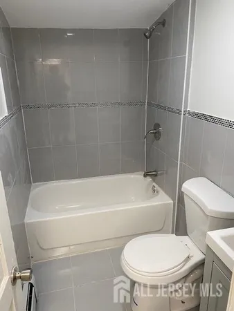 $1,600 | 310 Somerset Street, New Brunswick, NJ 08901