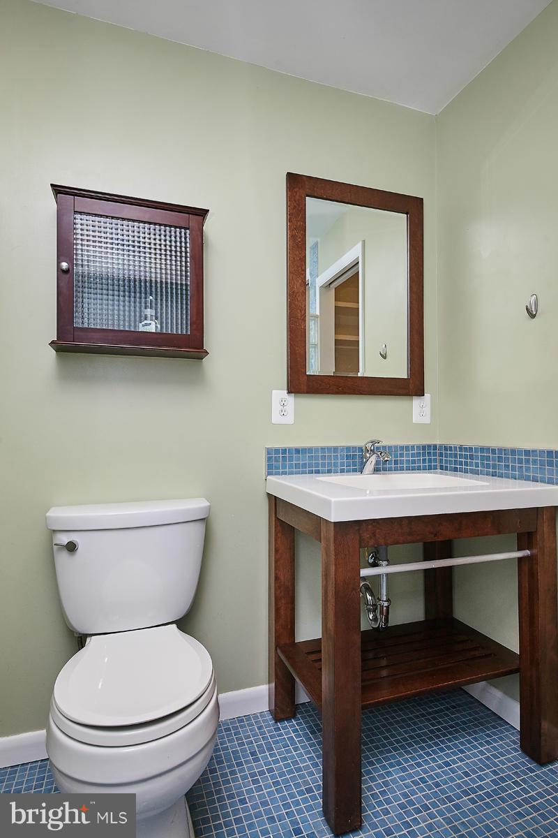 2047 Wethersfield Court Reston, VA 20191 - Photo 14 of 30 Bath (Master)