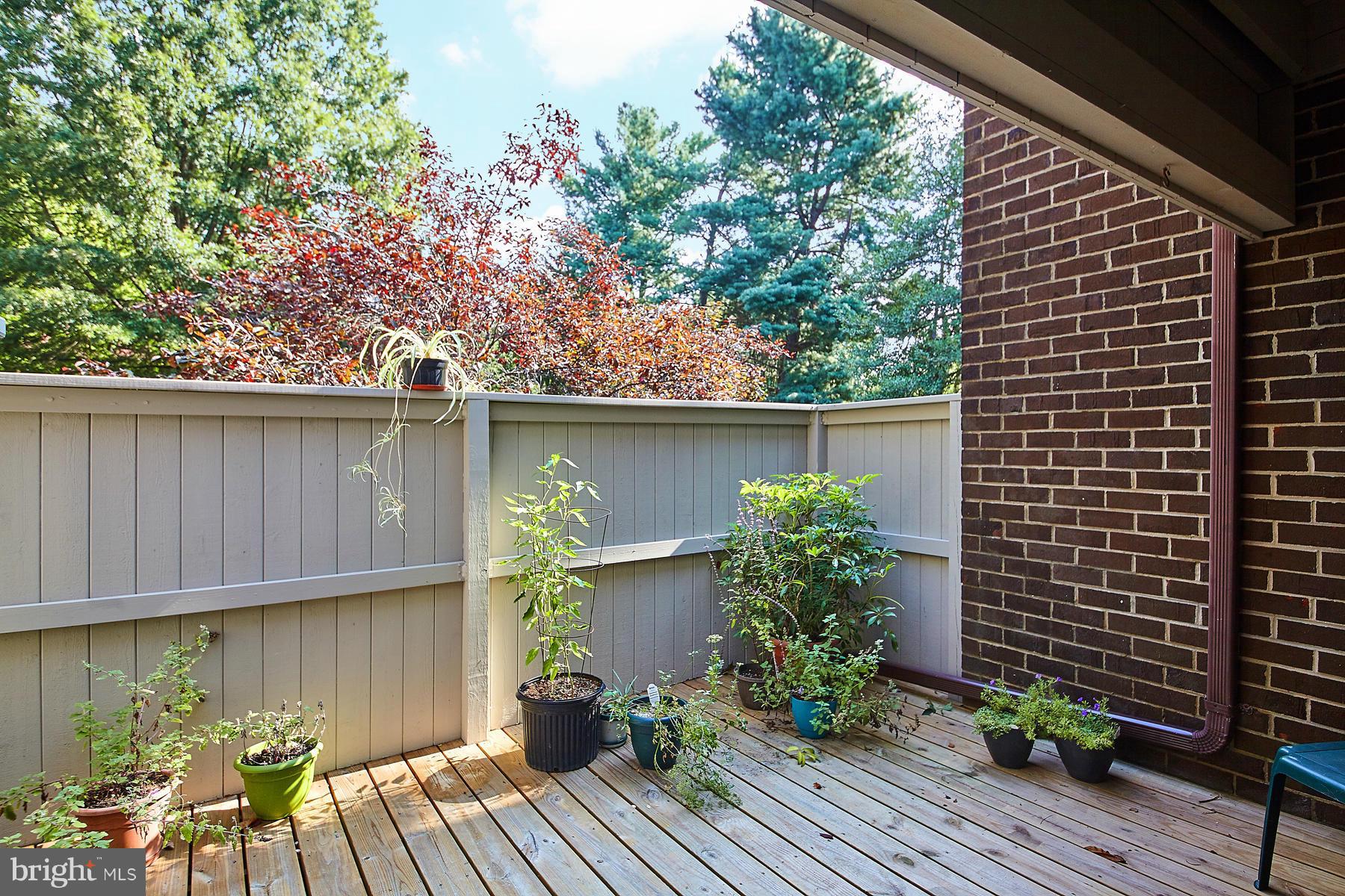 2047 Wethersfield Court Reston, VA 20191 - Photo 24 of 30 Exterior (Front)