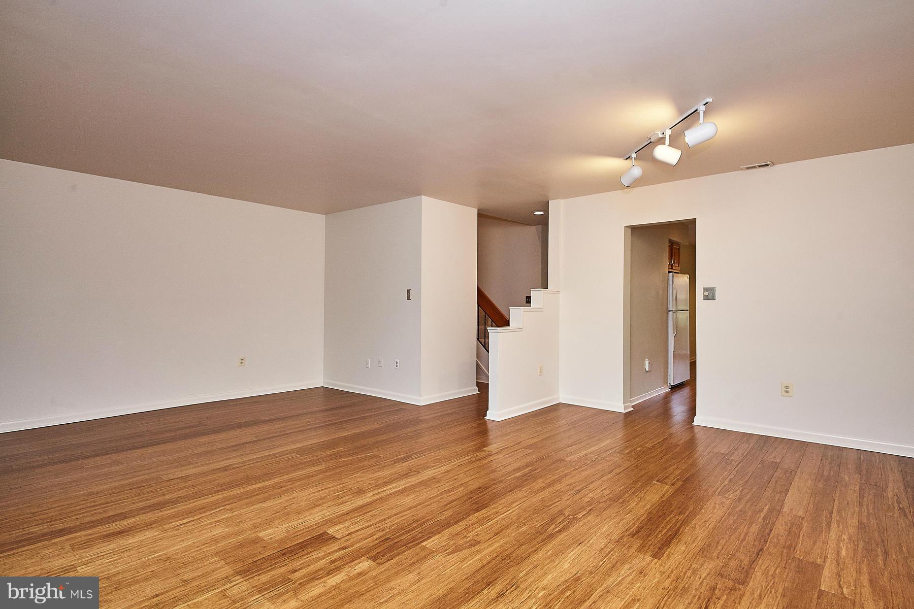 2047 Wethersfield Court Reston, VA 20191 - Photo 4 of 30 Living Room
