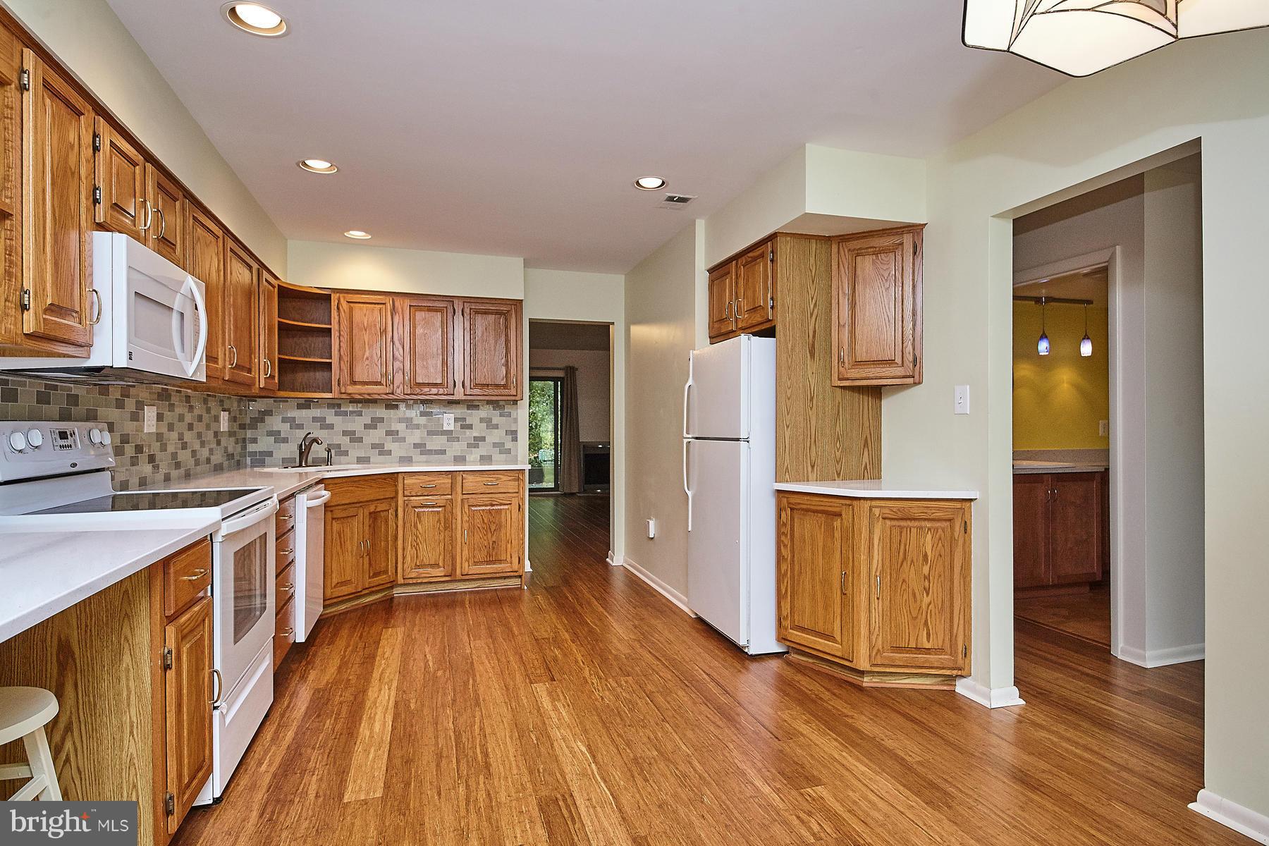 2047 Wethersfield Court Reston, VA 20191 - Photo 9 of 30 Kitchen