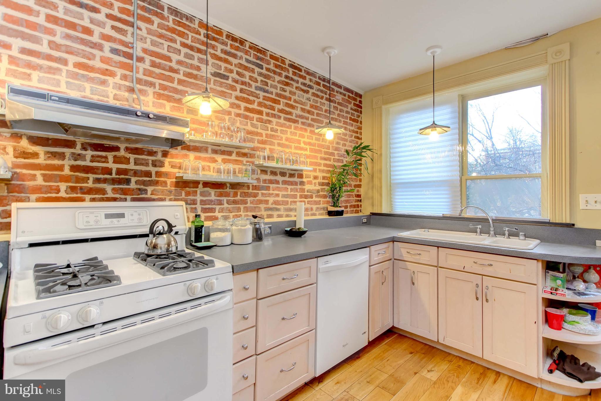 3829 Roland Avenue Baltimore, MD 21211 - Photo 2 of 41 Gallery Image 2