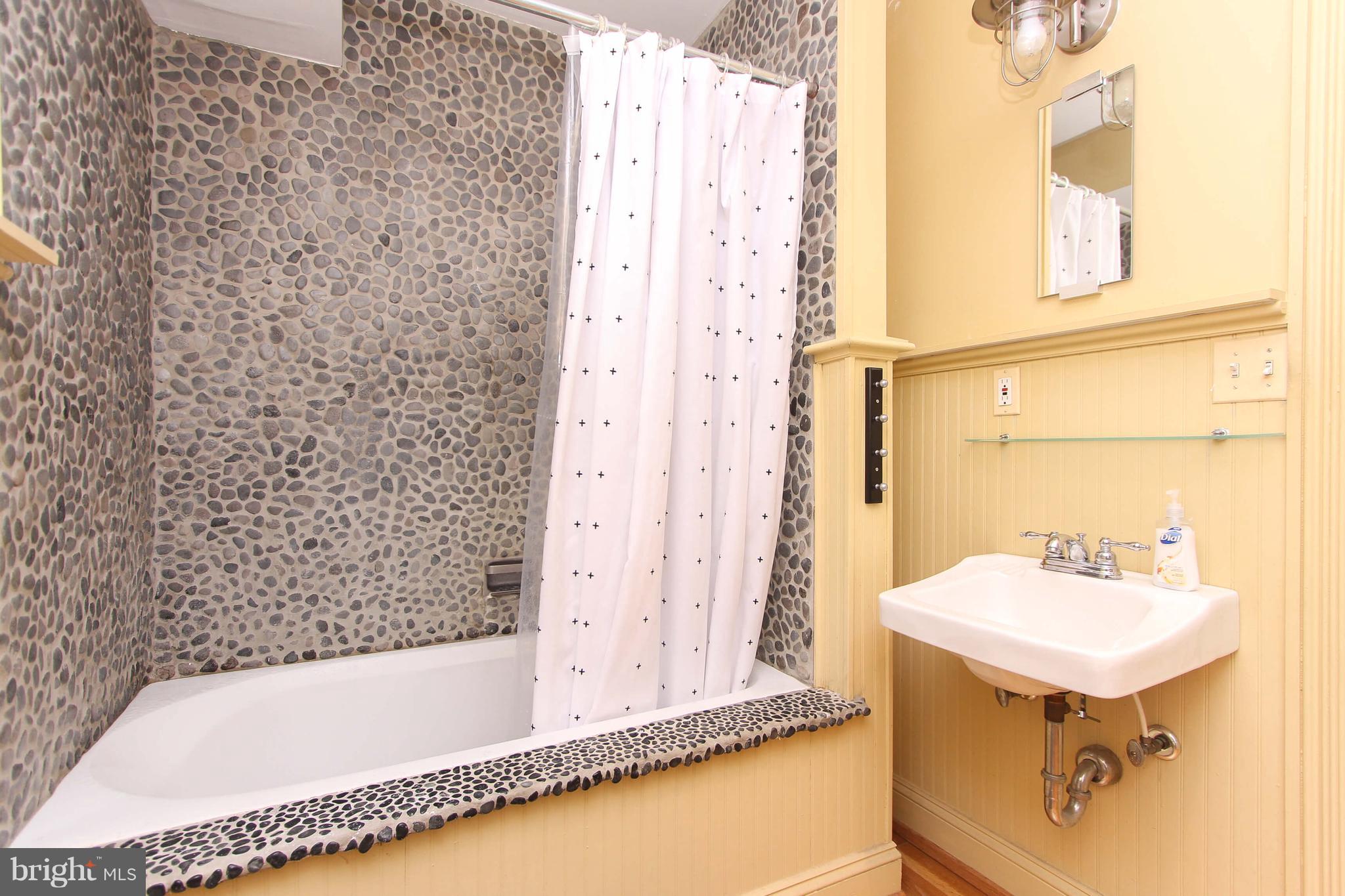 3829 Roland Avenue Baltimore, MD 21211 - Photo 18 of 41 Gallery Image 18