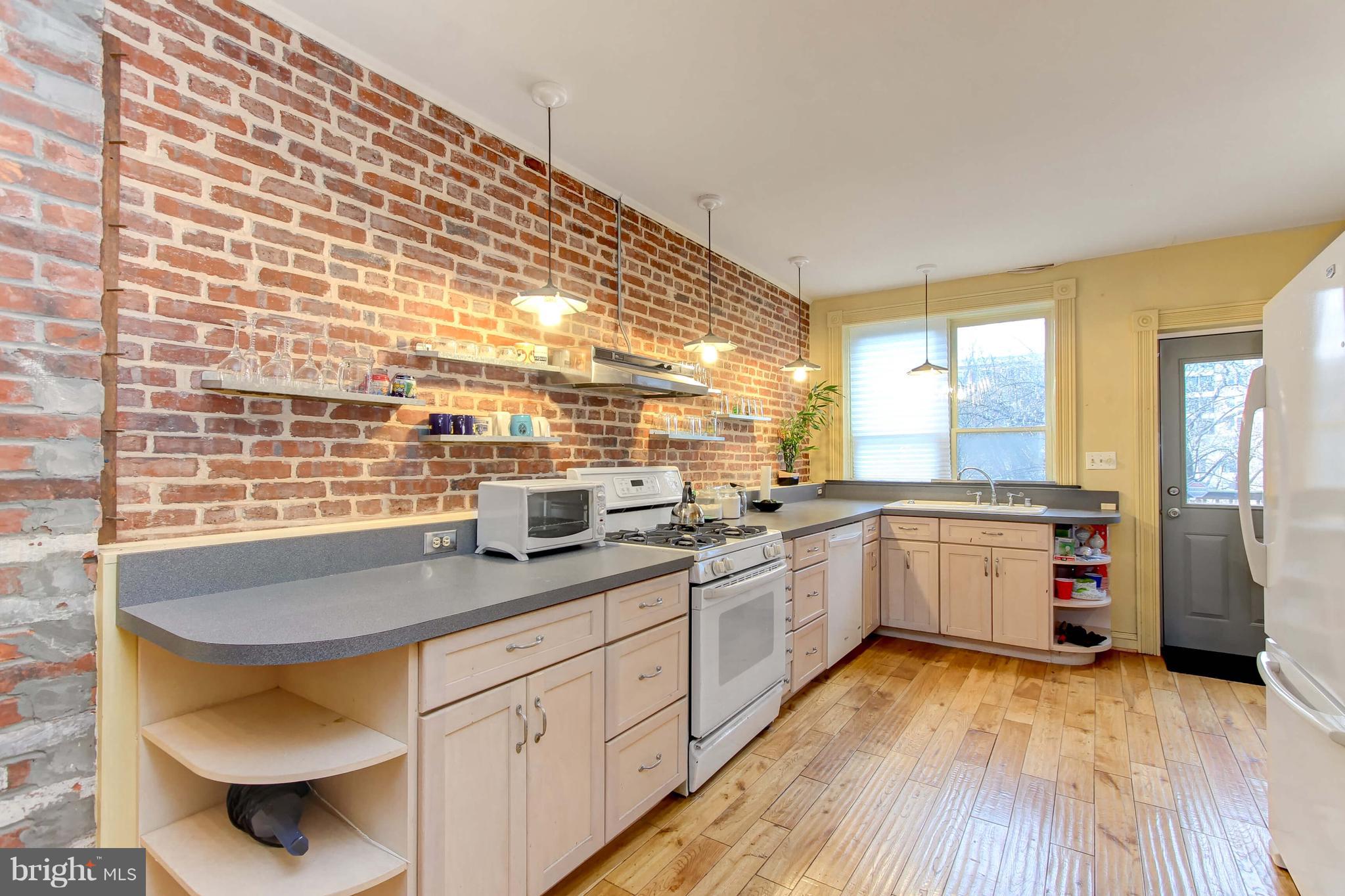 3829 Roland Avenue Baltimore, MD 21211 - Photo 3 of 41 Gallery Image 3