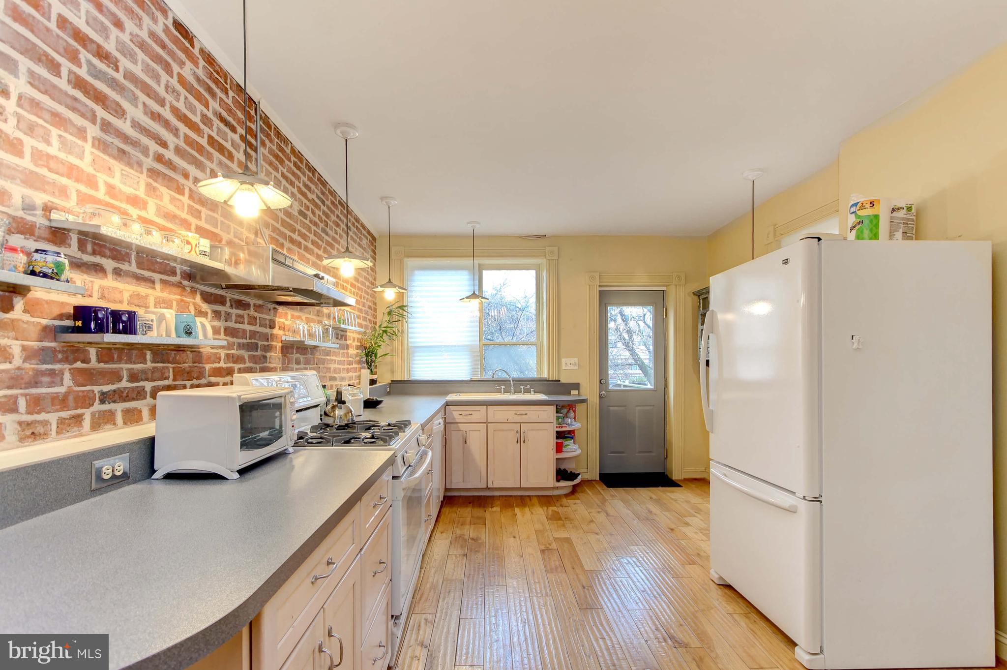 3829 Roland Avenue Baltimore, MD 21211 - Photo 4 of 41 Gallery Image 4