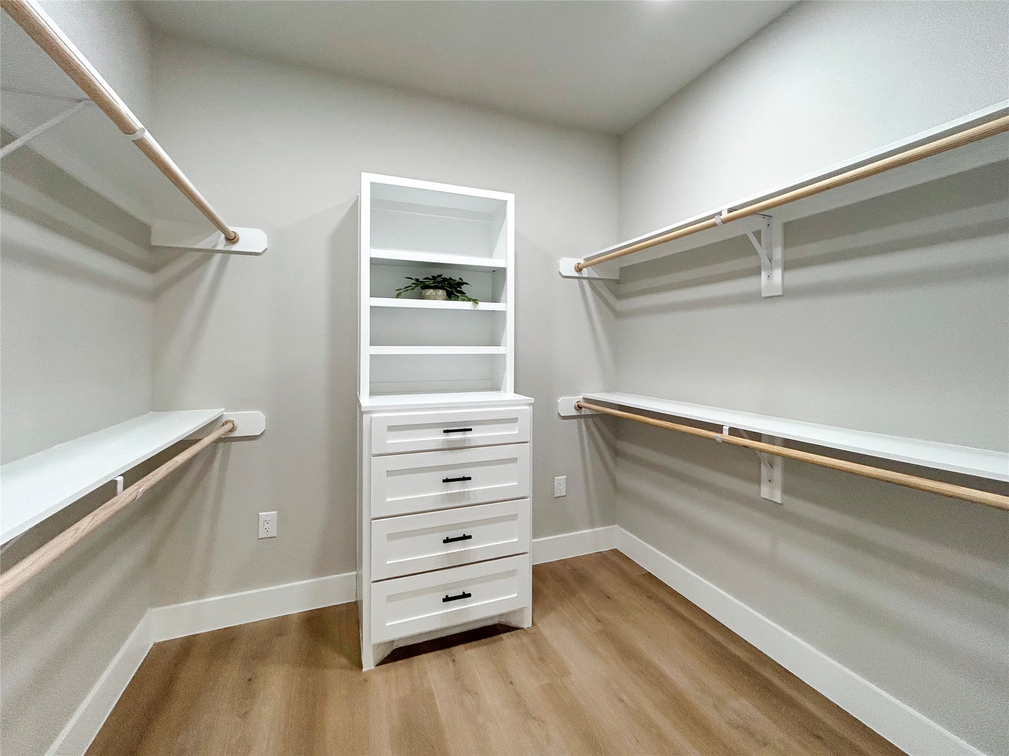 619 Chuckwagon Trail Angleton, TX 77515 - Photo 25 of 35 a view of walk in closet