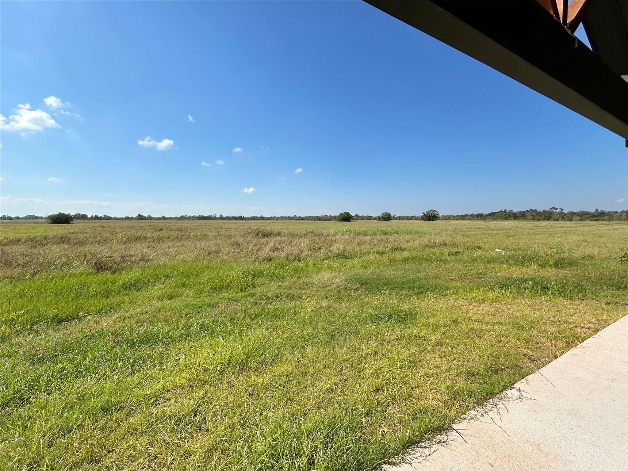 619 Chuckwagon Trail Angleton, TX 77515 - Photo 6 of 35 a view of an ocean and beach