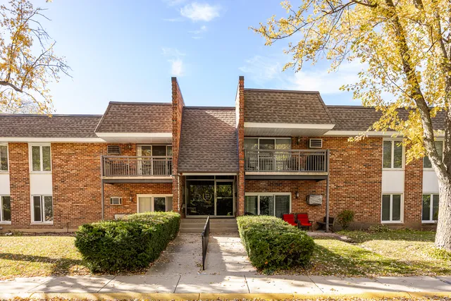$175,000 | 3915 Saratoga Avenue, Unit H214, Downers Grove, IL 60515