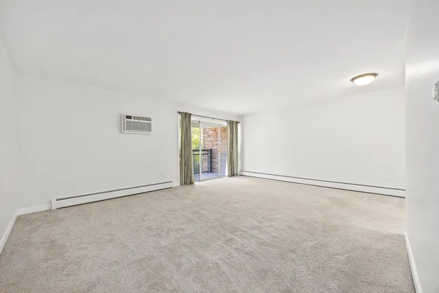 $175,000 | 3915 Saratoga Avenue, Unit H214, Downers Grove, IL 60515