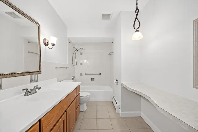 $175,000 | 3915 Saratoga Avenue, Unit H214, Downers Grove, IL 60515