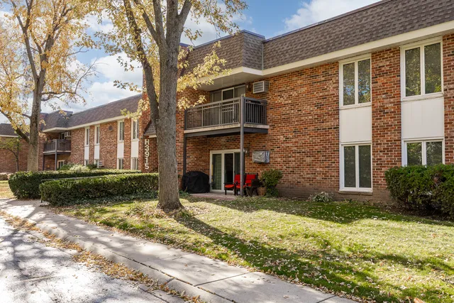 $175,000 | 3915 Saratoga Avenue, Unit H214, Downers Grove, IL 60515