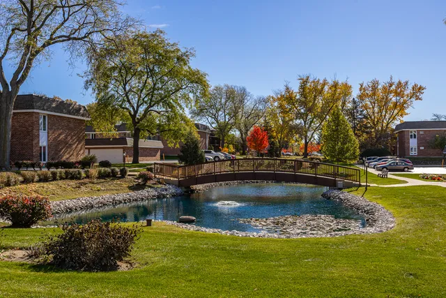 $175,000 | 3915 Saratoga Avenue, Unit H214, Downers Grove, IL 60515