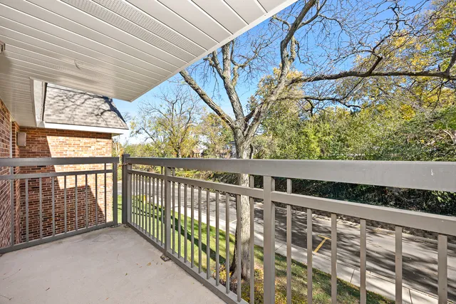 $175,000 | 3915 Saratoga Avenue, Unit H214, Downers Grove, IL 60515