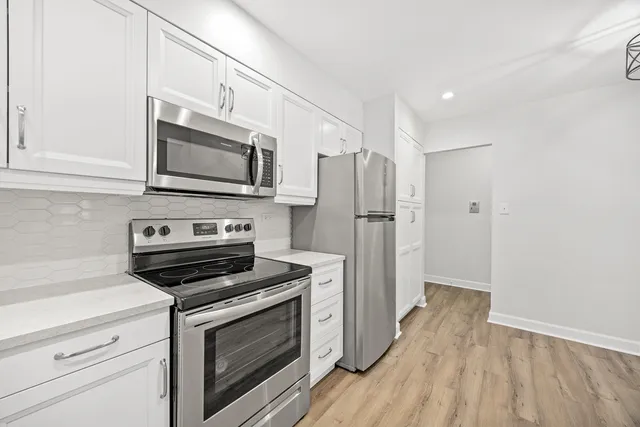 $175,000 | 3915 Saratoga Avenue, Unit H214, Downers Grove, IL 60515