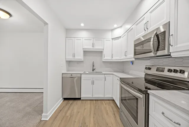 $175,000 | 3915 Saratoga Avenue, Unit H214, Downers Grove, IL 60515