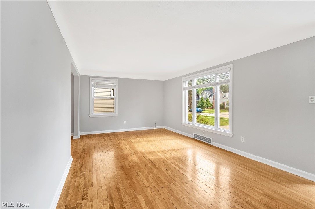 1582 Felton Road Cleveland, OH 44121 - Photo 3 of 35
