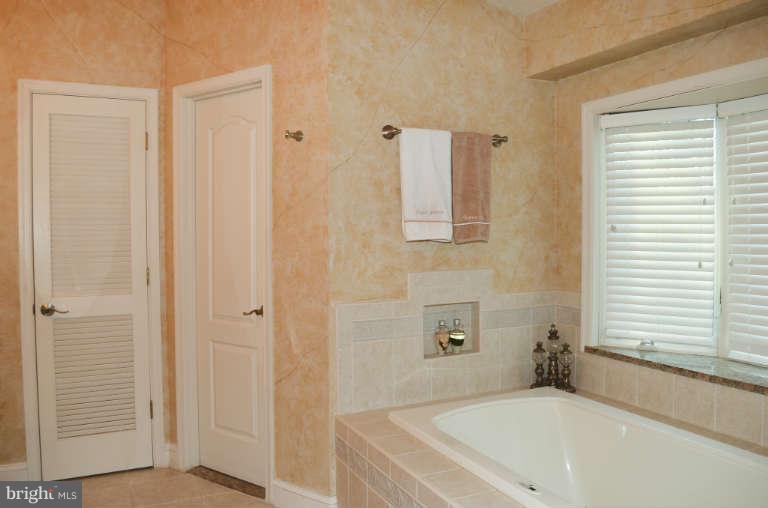 3152 Stonehenge Drive Riva, MD 21140 - Photo 17 of 30 Bath (Master)