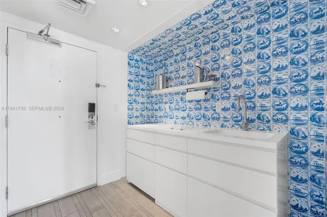 $3,595 | 1100 West Avenue, Unit 827, Miami Beach, FL 33139