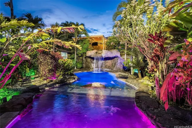 a view of an outdoor space