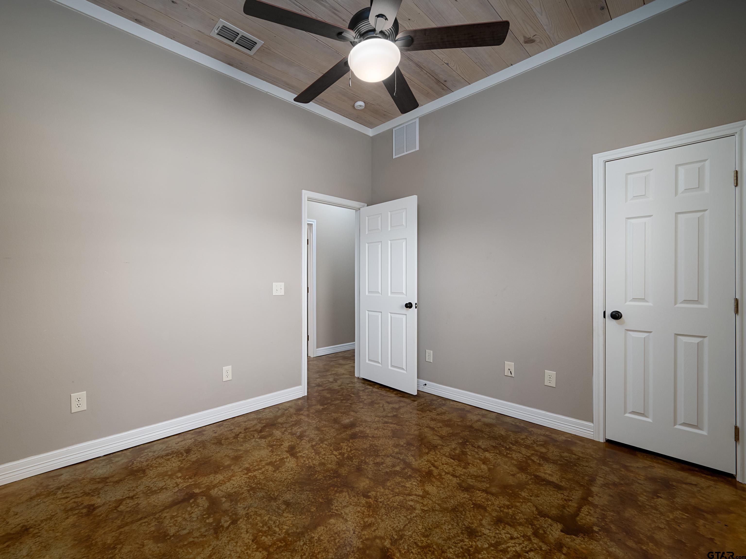 271 Front Street Palestine, TX 75803 - Photo 16 of 25 an empty room with closet and a chandelier fan