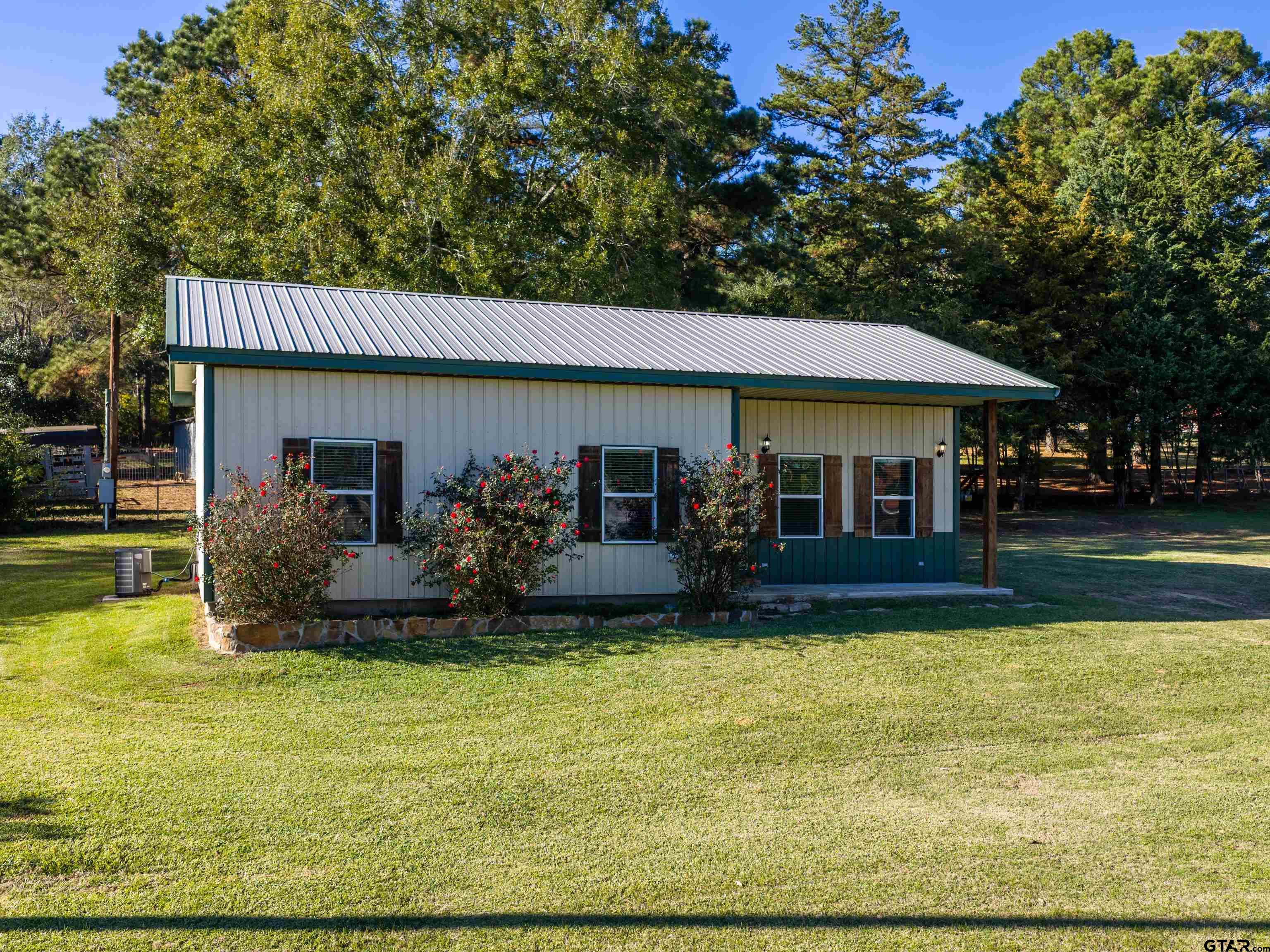 271 Front Street Palestine, TX 75803 - Photo 2 of 25 a front view of a house with garden