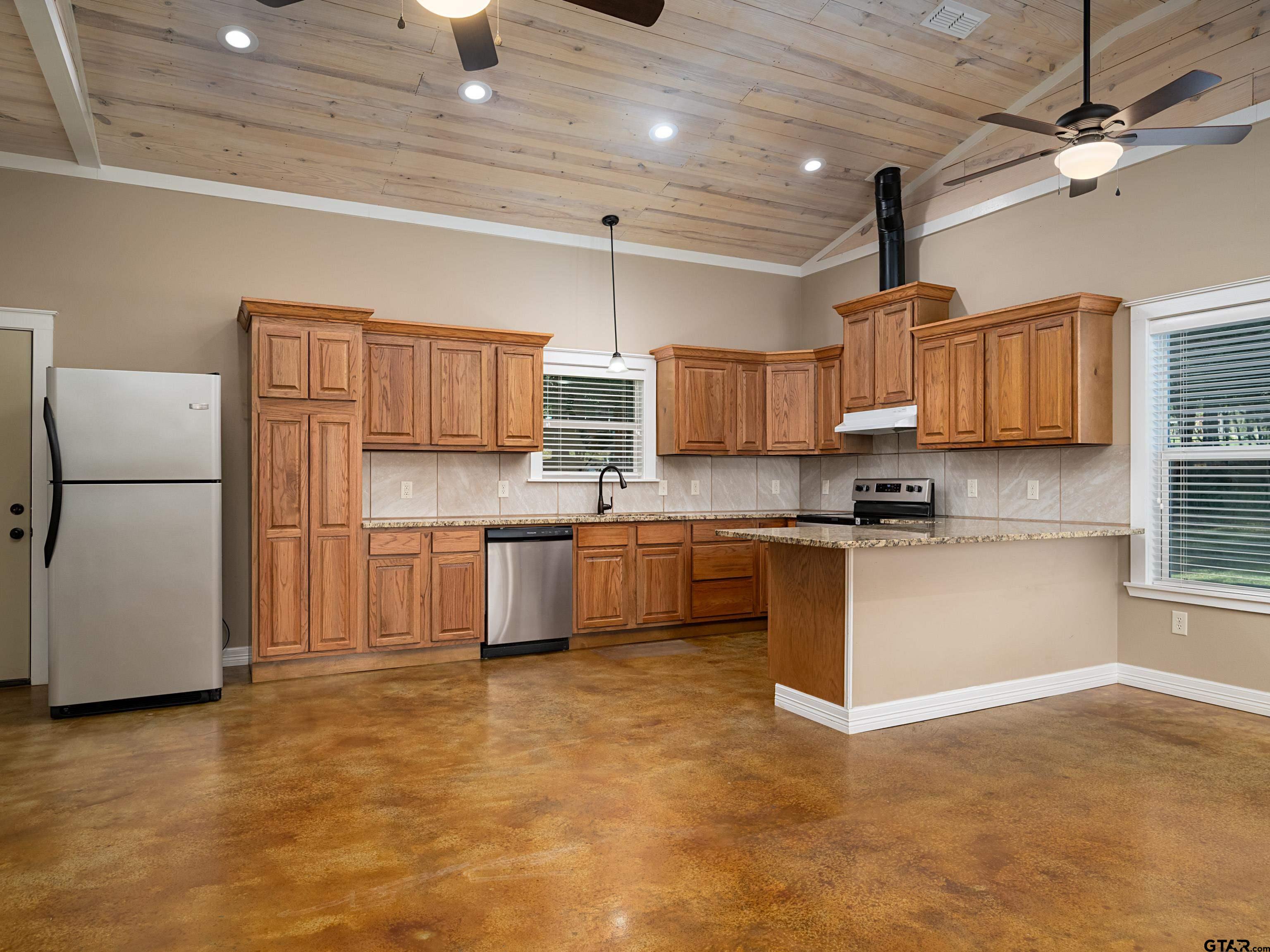 271 Front Street Palestine, TX 75803 - Photo 8 of 25 a kitchen with stainless steel appliances a refrigerator sink and microwave