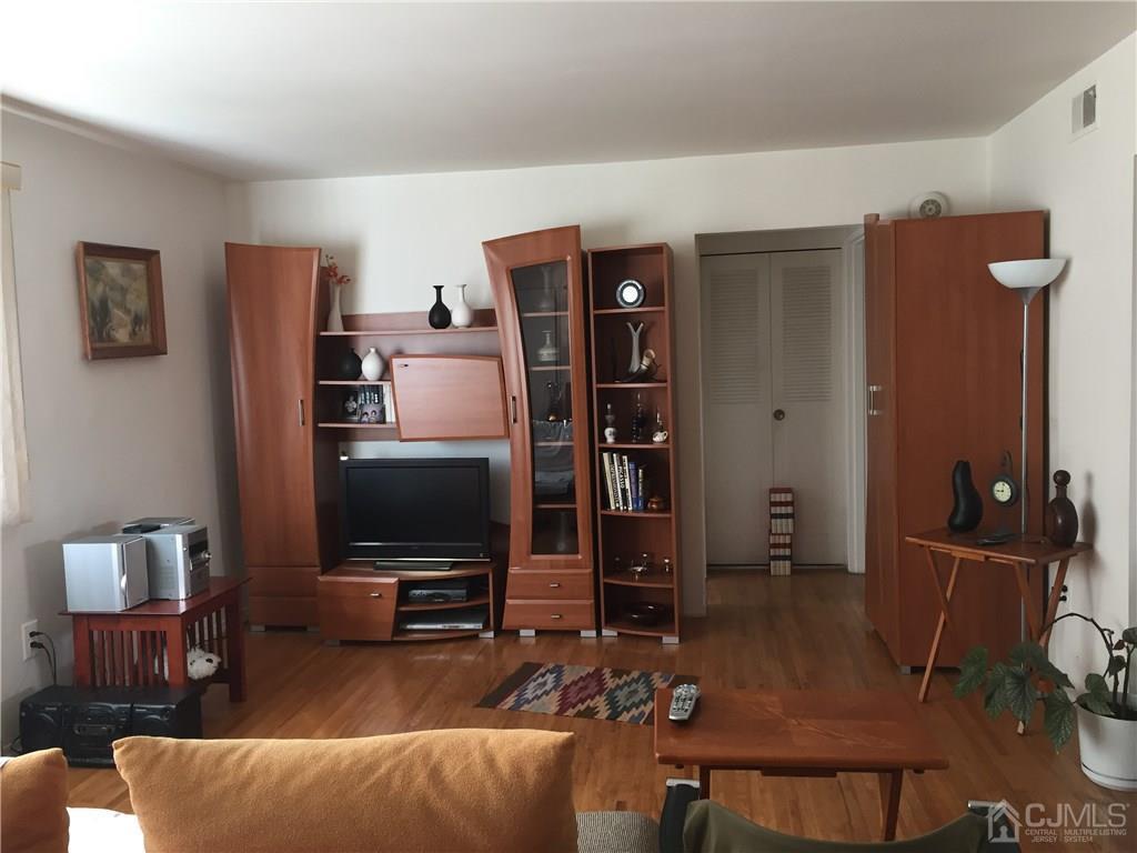 187 Evergreen Road, Unit 3B Edison, NJ 08837 - Photo 3 of 12 Gallery Image 3