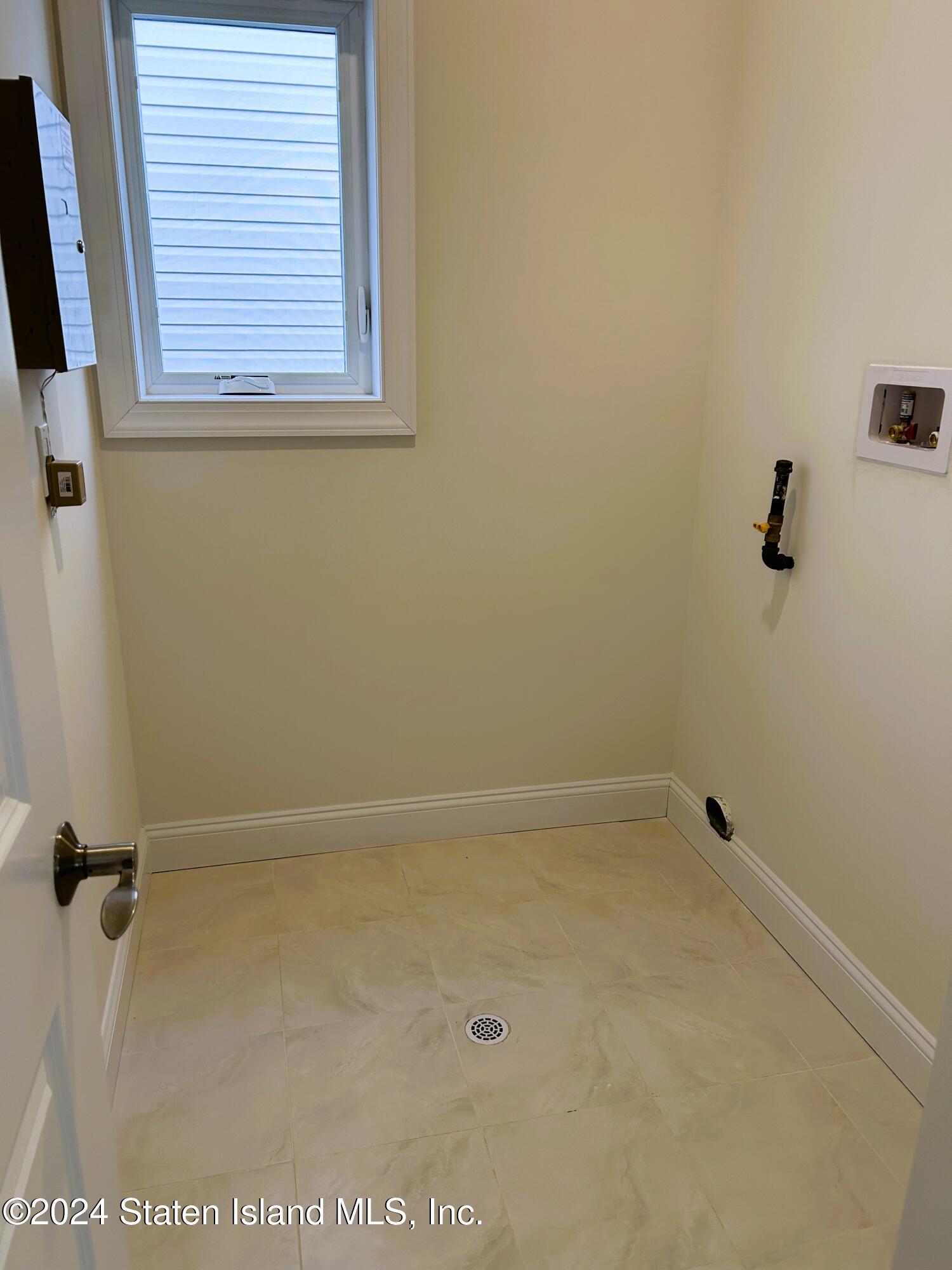 80 Hooker Place Staten Island, NY 10302 - Photo 12 of 38 IMG_1245