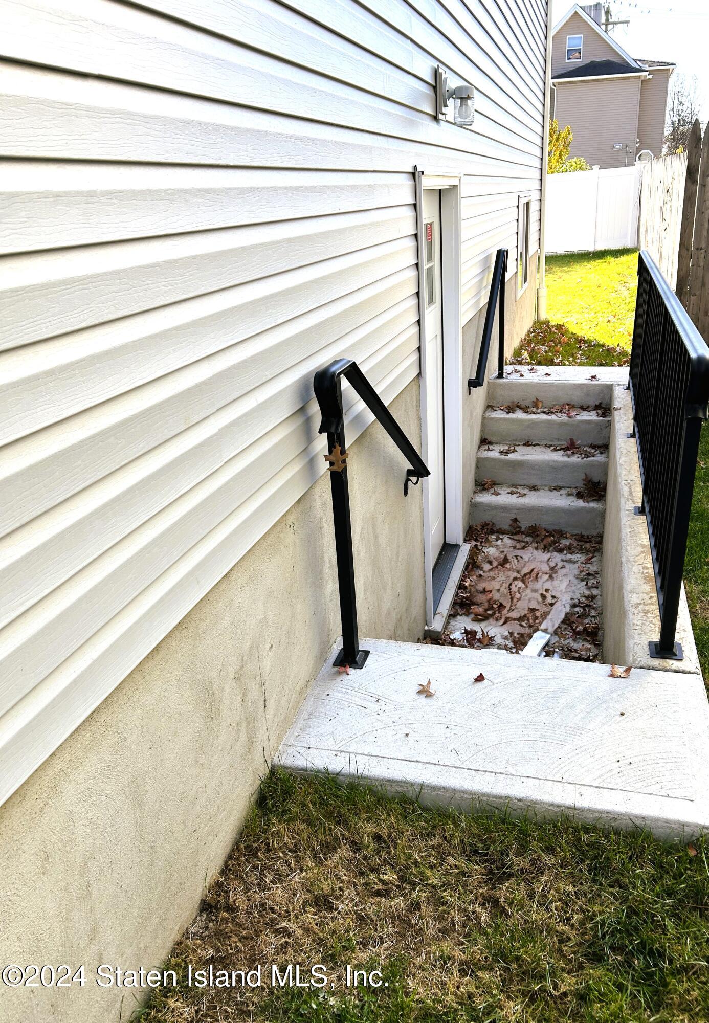 80 Hooker Place Staten Island, NY 10302 - Photo 35 of 38 IMG_1260