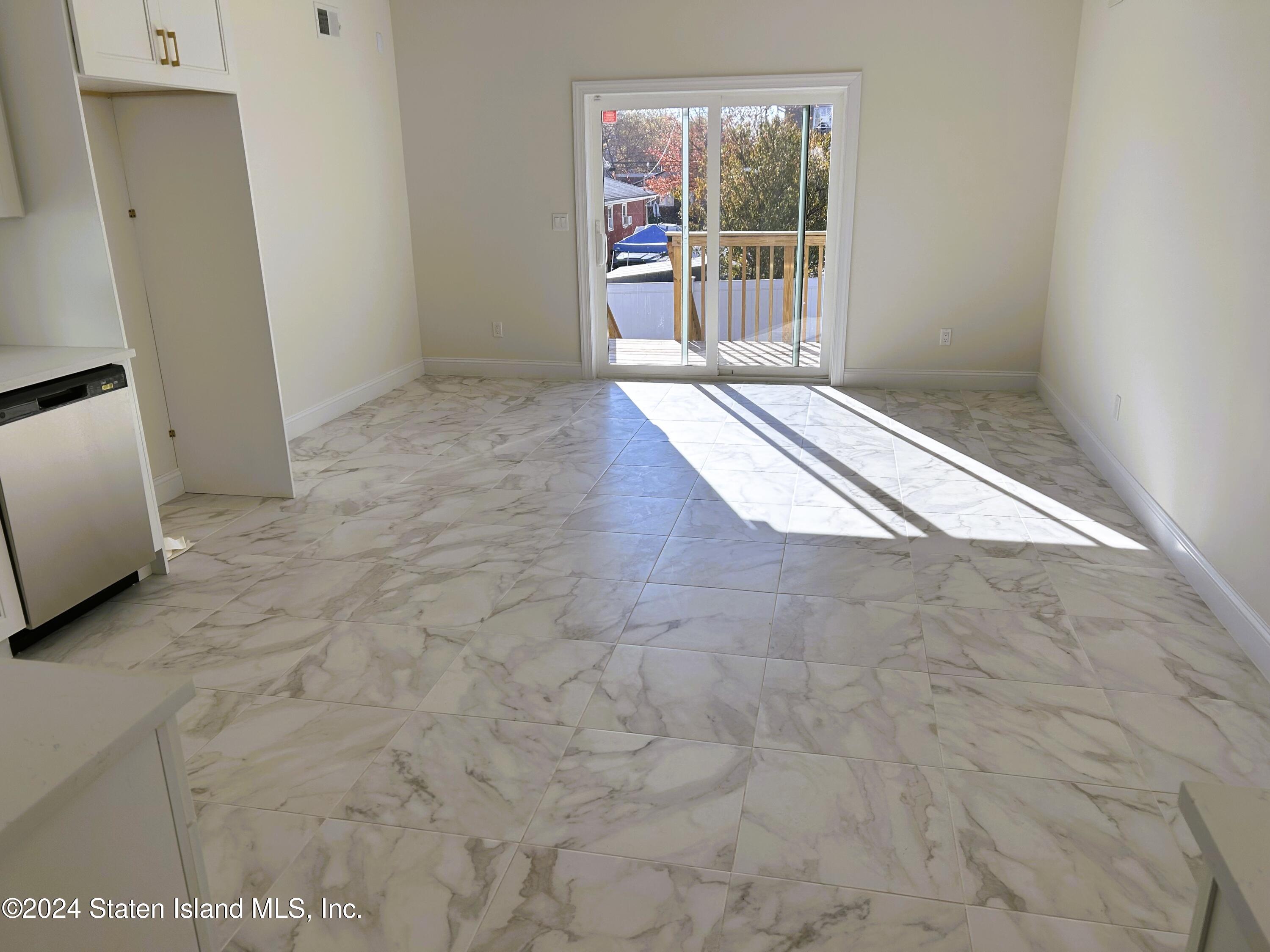 80 Hooker Place Staten Island, NY 10302 - Photo 4 of 38 IMG_1246