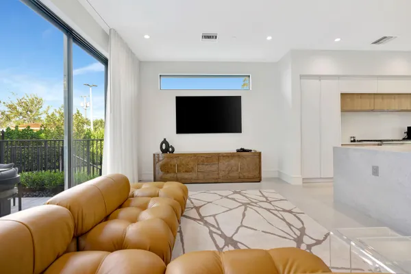 $16,500 | 1901 Dock Street, West Palm Beach, FL 33401