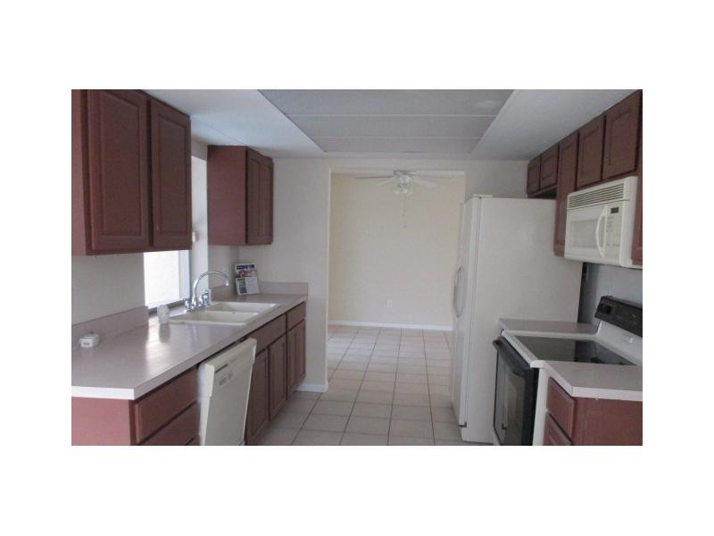 8875 Southwest 8th Street Boca Raton, FL 33433 - Photo 6 of 13 Interior Space/Layout