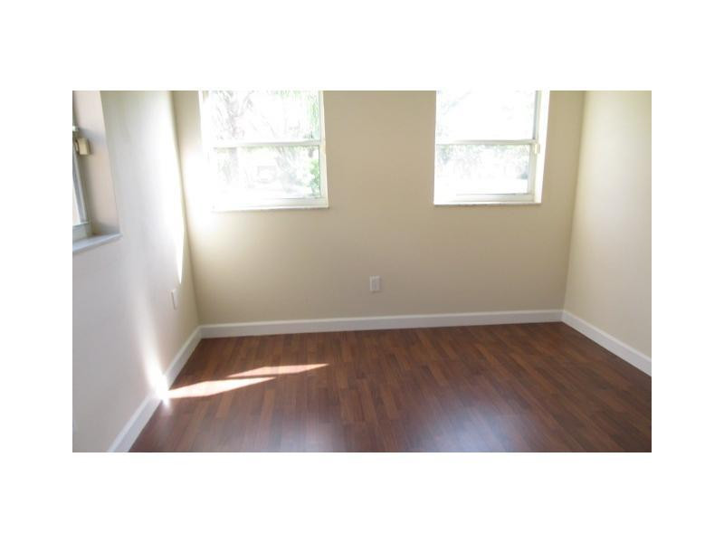 8875 Southwest 8th Street Boca Raton, FL 33433 - Photo 8 of 13 Interior Space/Layout