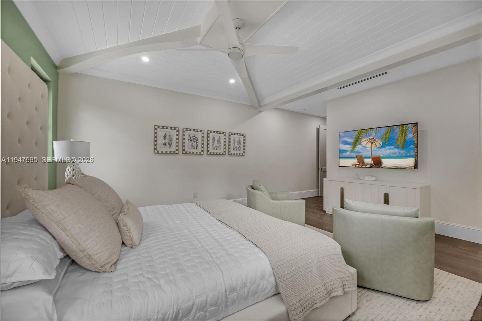 44 Card Sound Road Key Largo, FL 33037 - Photo 5 of 18 a bedroom with a large bed and a chandelier