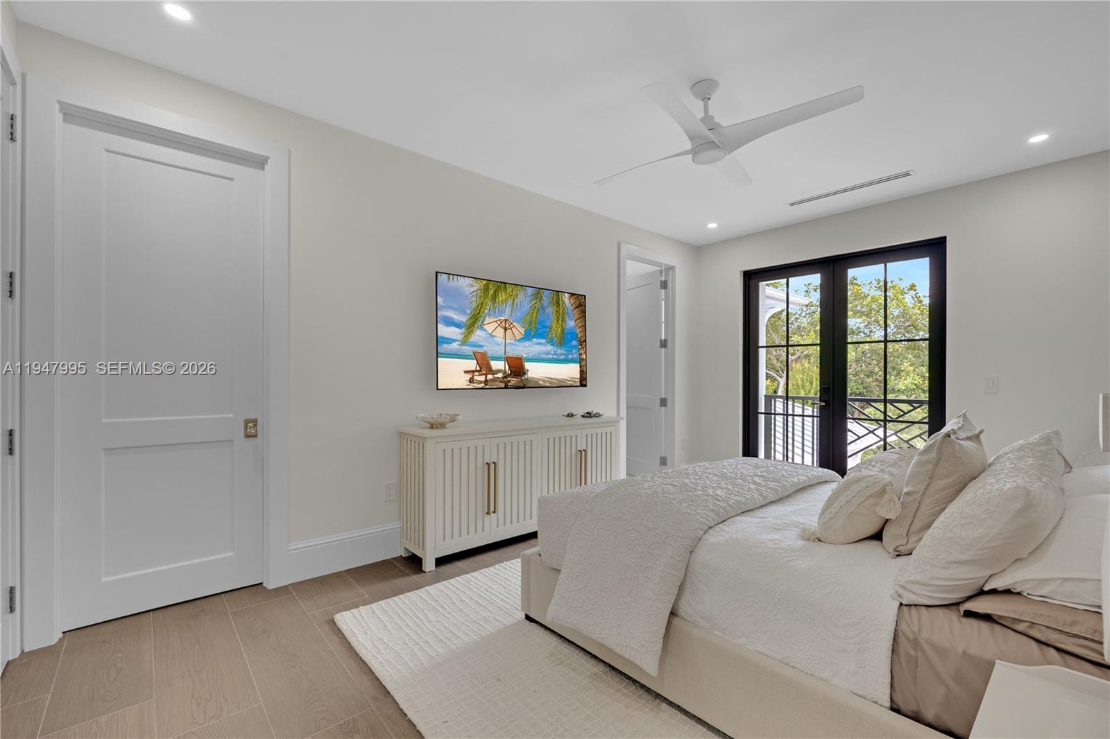 44 Card Sound Road Key Largo, FL 33037 - Photo 6 of 18 a bedroom with a bed and a painting on the wall