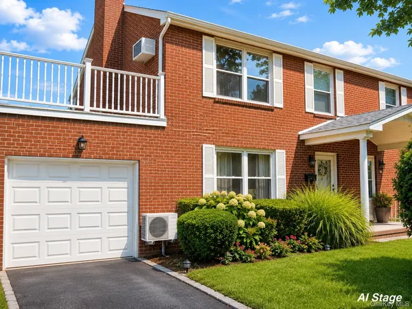 $7,000 | 121 Manhasset Avenue, Manhasset, NY 11030
