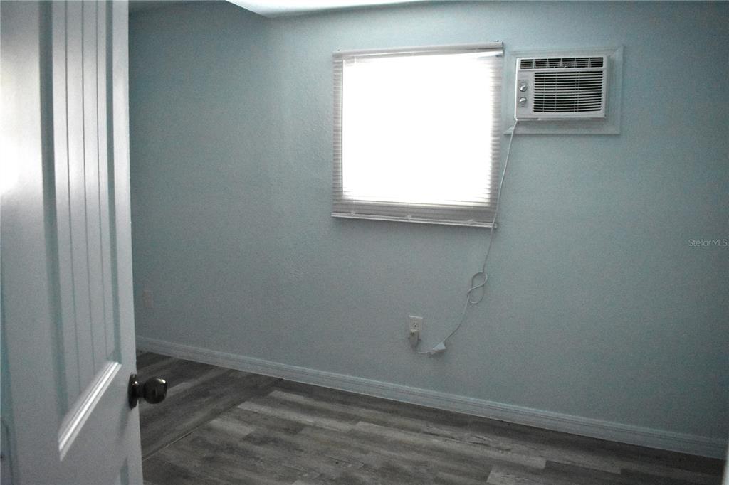 1954 Boat Club Road Oviedo, FL 32765 - Photo 13 of 20 a view of an empty room with a window