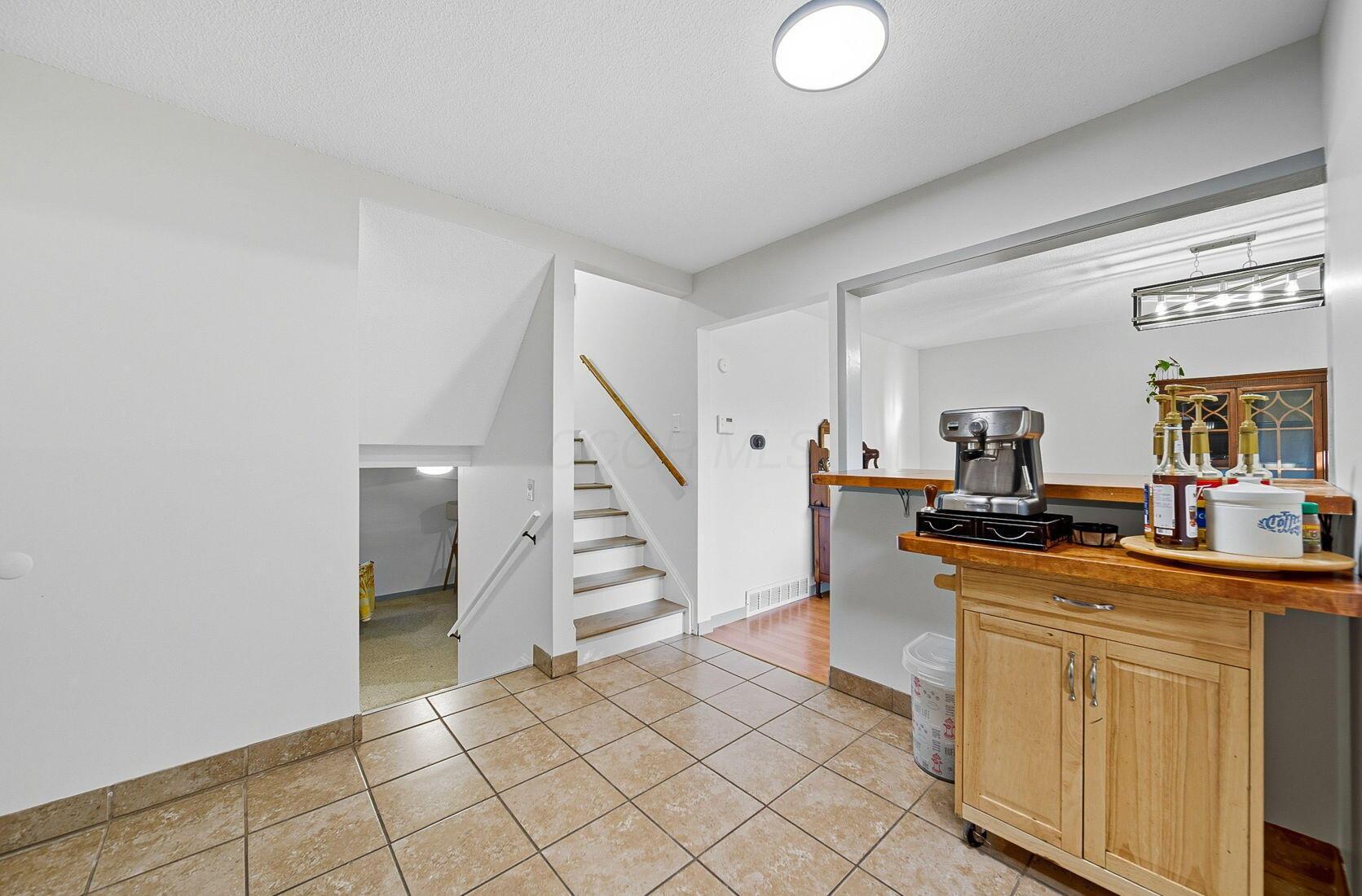 2627 Hubbell Road Columbus, OH 43232 - Photo 10 of 35 Level up and level down
