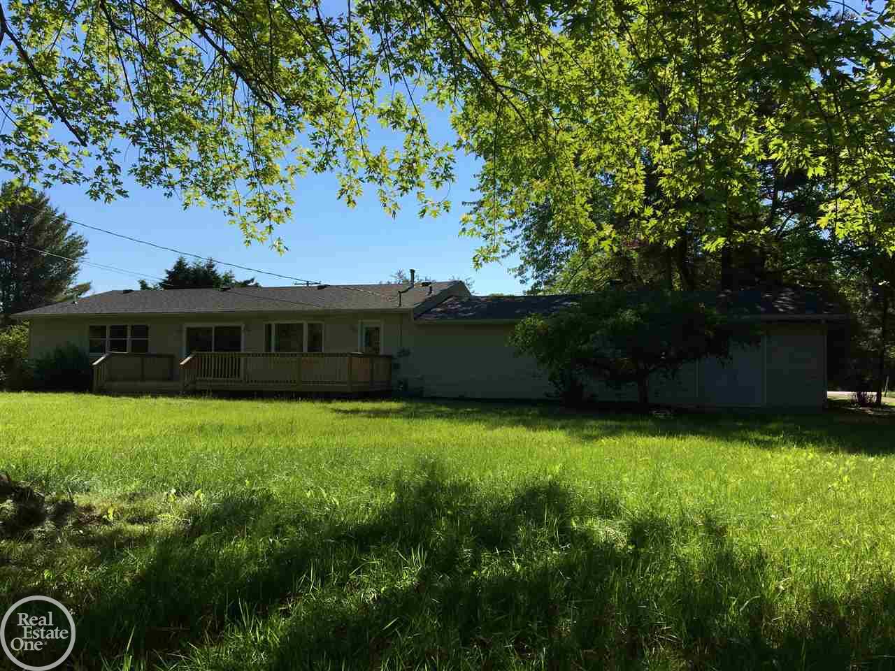 2282 Lakeshore Road Applegate, MI 48401 - Photo 8 of 55 31385181-8.JPG
