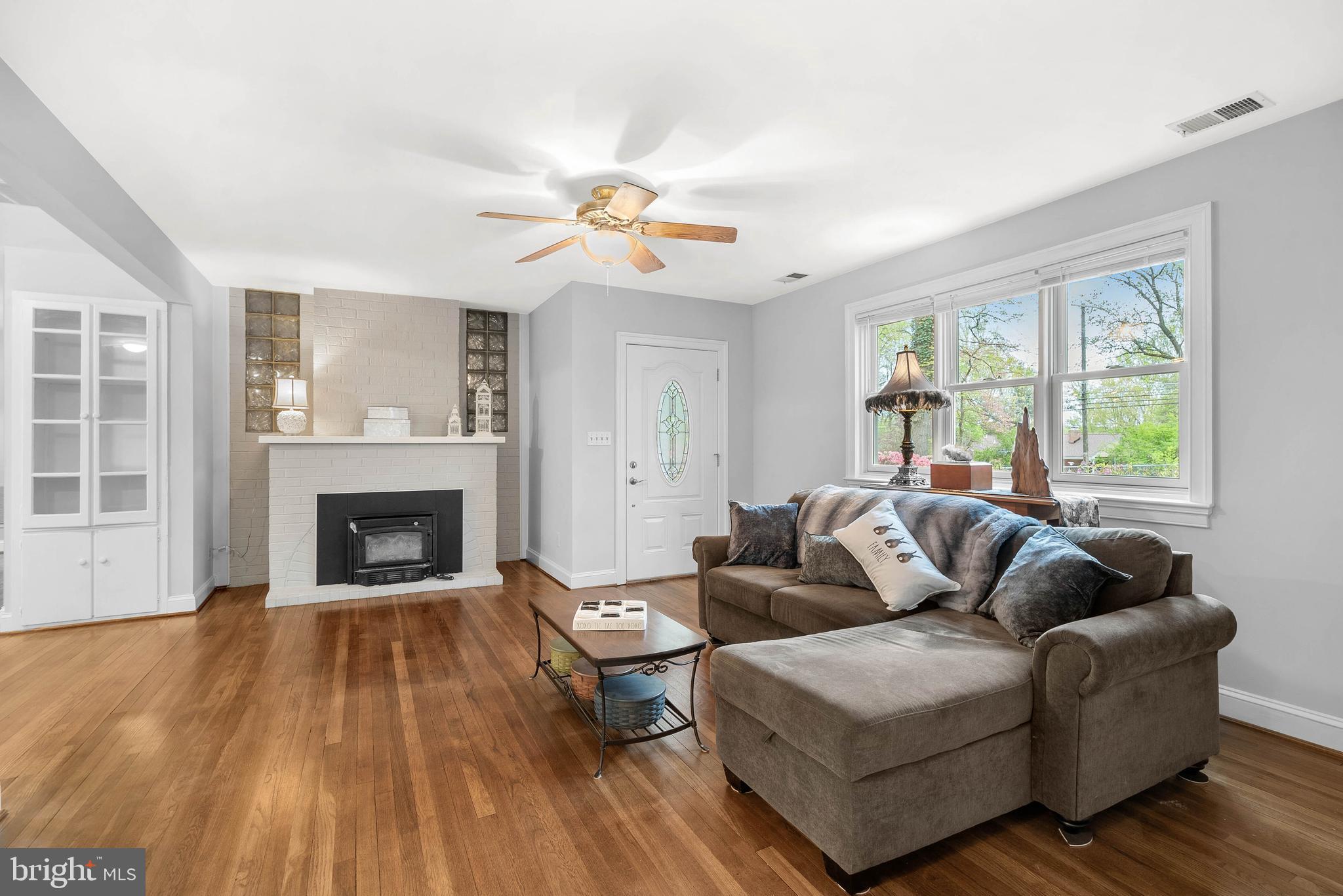 1210 Ednor Road Silver Spring, MD 20905 - Photo 3 of 49 Living Room