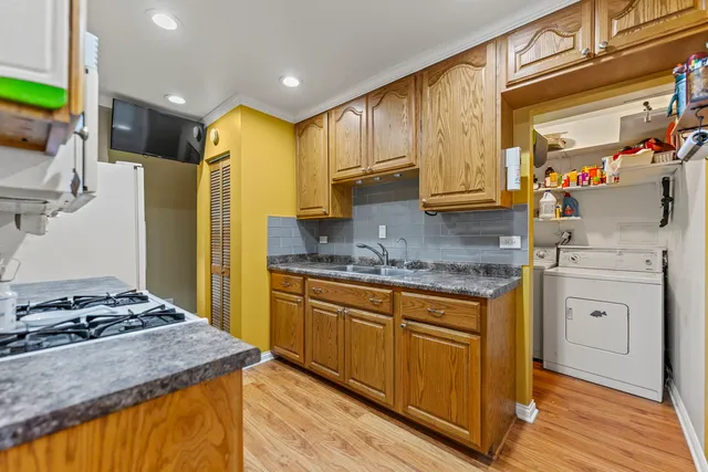 $279,900 | 422 Tanglewood Drive, Streamwood, IL 60107