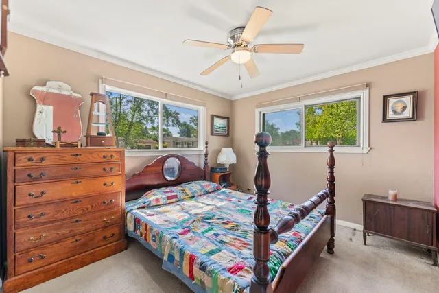 $279,900 | 422 Tanglewood Drive, Streamwood, IL 60107