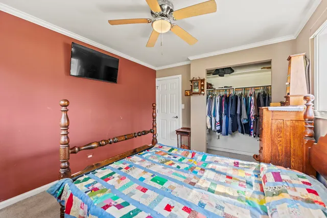 $279,900 | 422 Tanglewood Drive, Streamwood, IL 60107