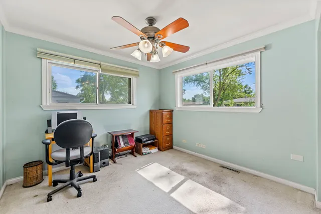 $279,900 | 422 Tanglewood Drive, Streamwood, IL 60107