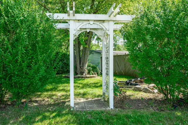 $279,900 | 422 Tanglewood Drive, Streamwood, IL 60107