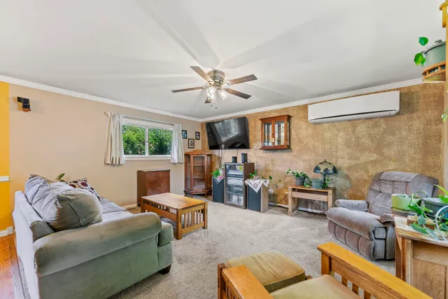 $279,900 | 422 Tanglewood Drive, Streamwood, IL 60107