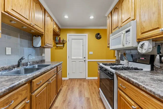 $279,900 | 422 Tanglewood Drive, Streamwood, IL 60107