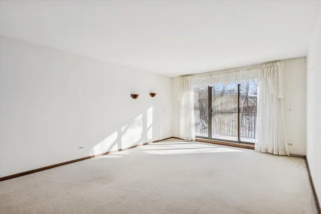 $229,900 | 1-s150 Spring Road, Unit 2I, Oak Brook, IL 60181