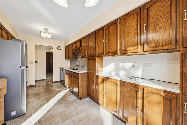 $229,900 | 1-s150 Spring Road, Unit 2I, Oak Brook, IL 60181