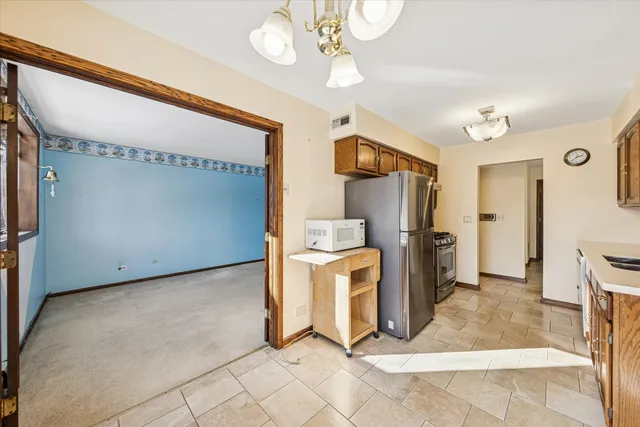 $229,900 | 1-s150 Spring Road, Unit 2I, Oak Brook, IL 60181